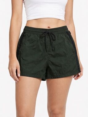 Athleta Expedition Shorts Green Size 6 Lightweight Athletic Running Hiking